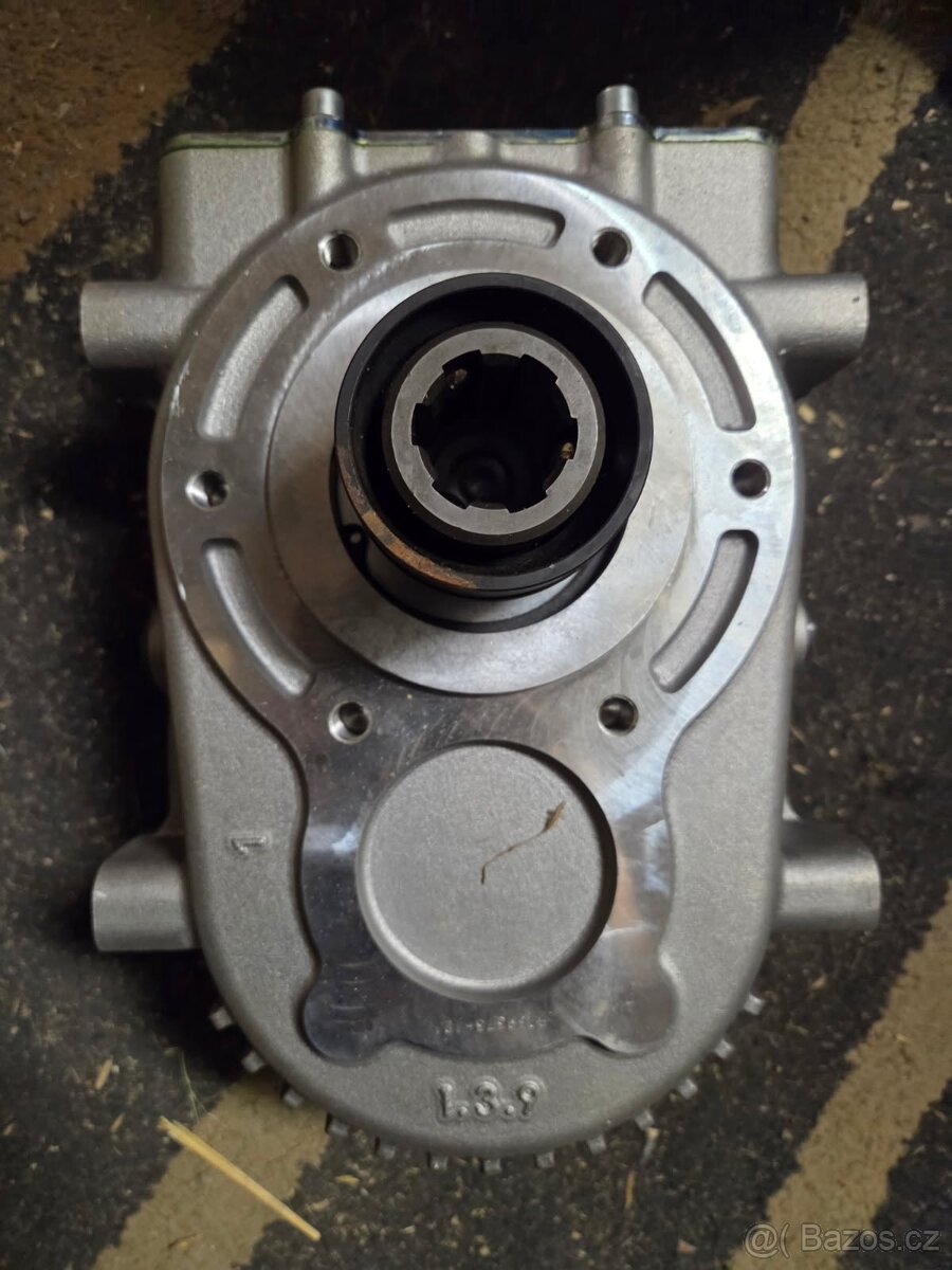 Převodovka k hydraulickému čerpadlu