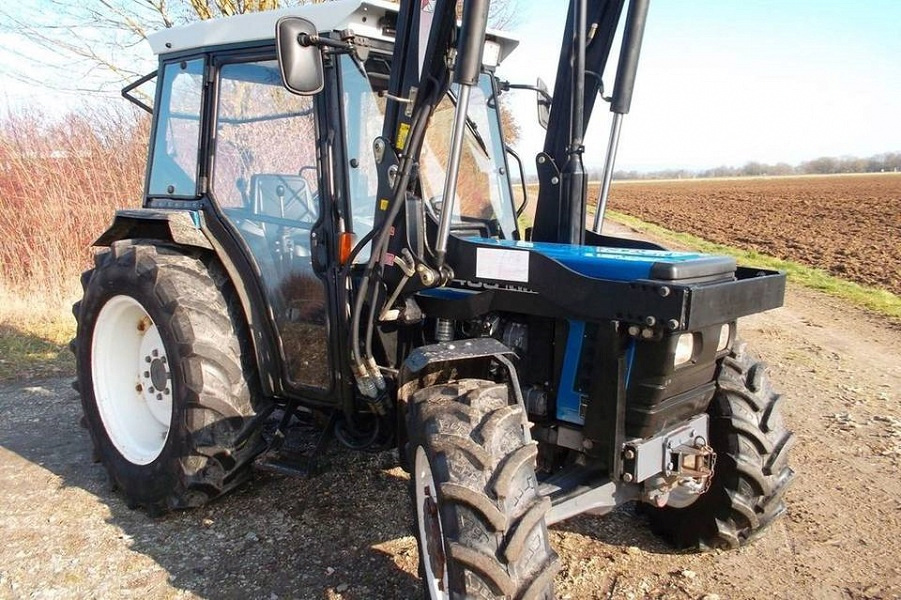 New Holland 3435