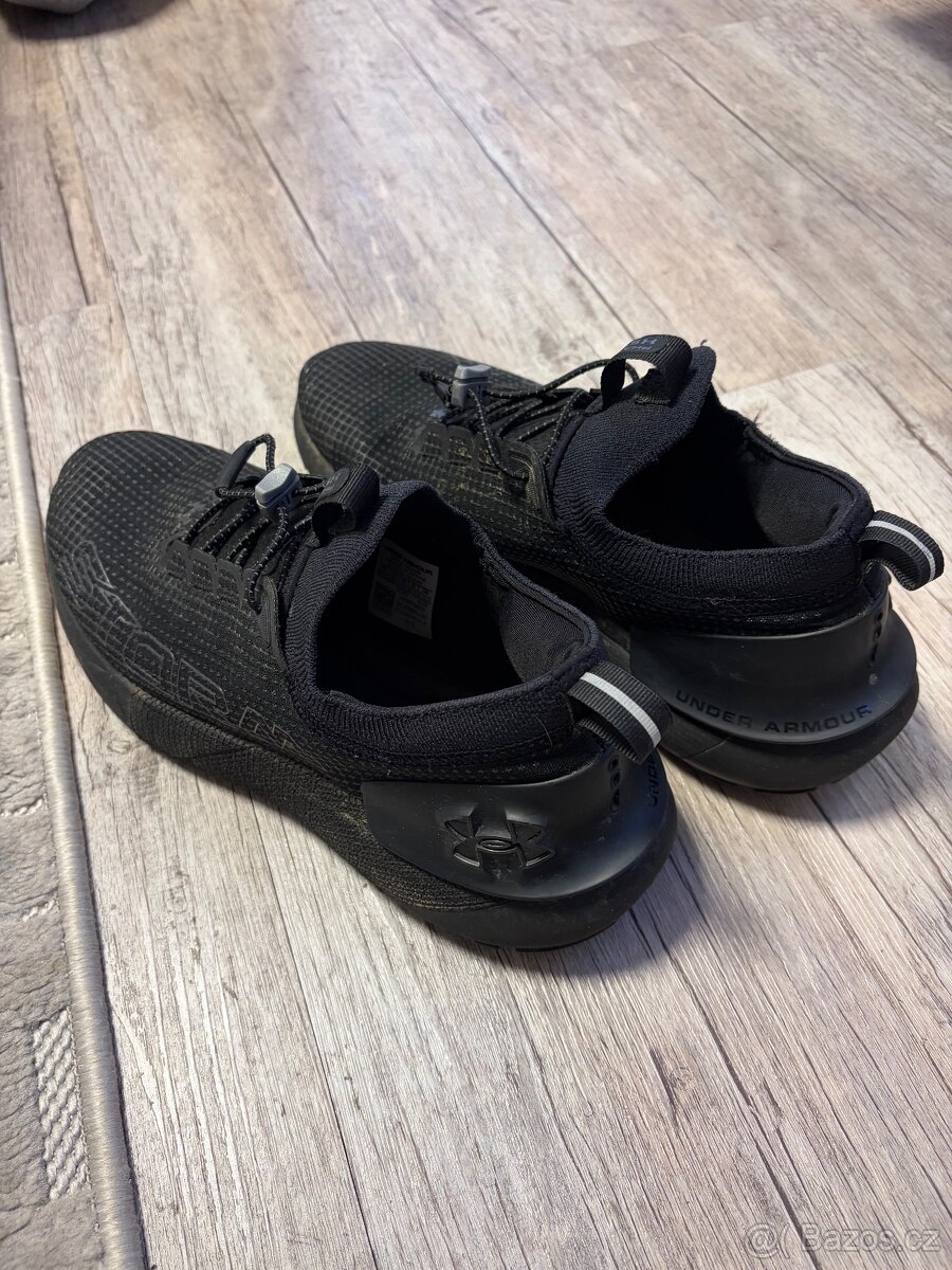 Nabízím boty Under armour