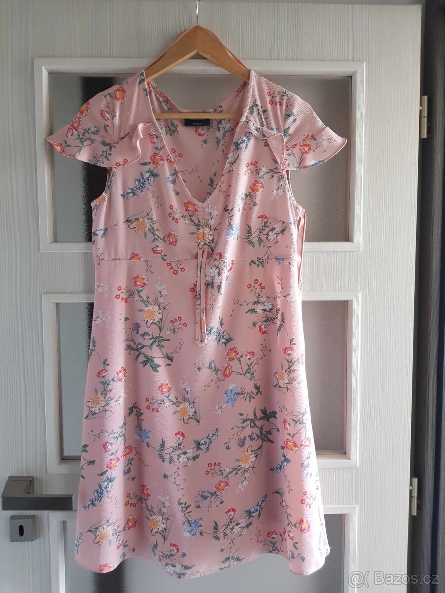 Růžové šaty s květy C&A 36