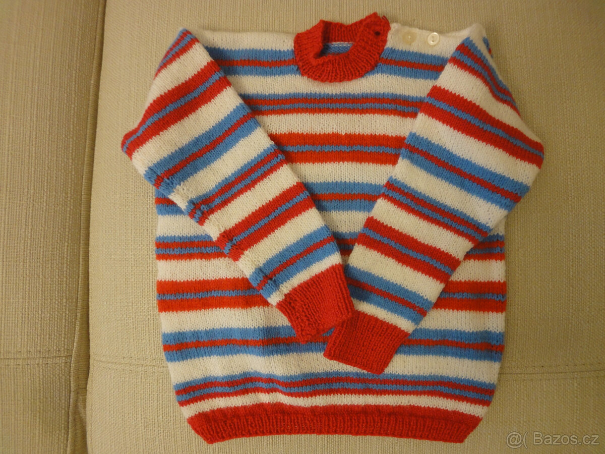Červenomodrobílý vlněný svetr