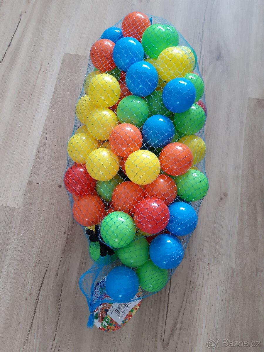 sada plastových kuliček