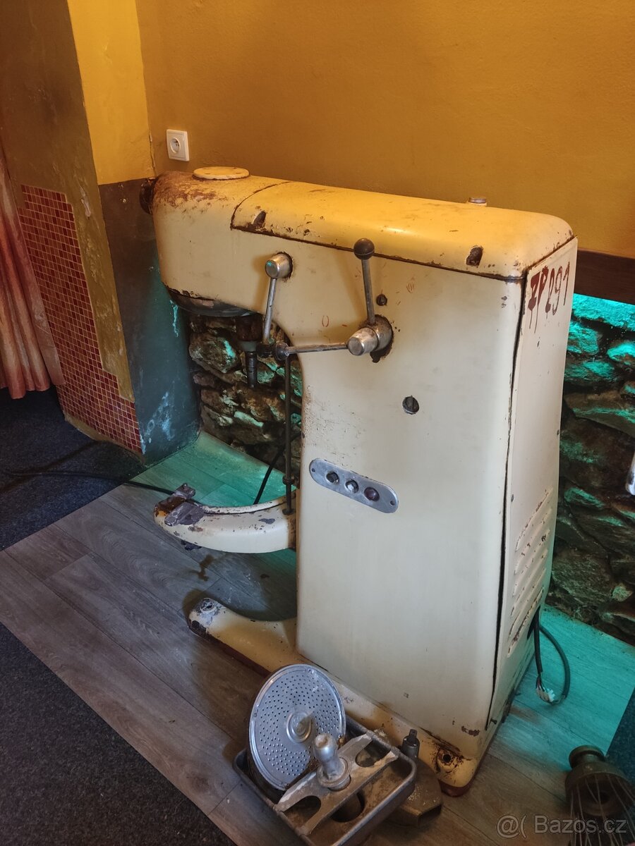 Hnětač, šlehač, mlýnek