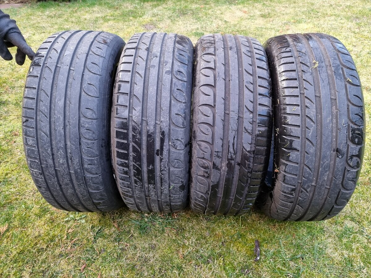 225/55 R17 ZANOVNI Letní pneu Kormoran (koncern Michelin)