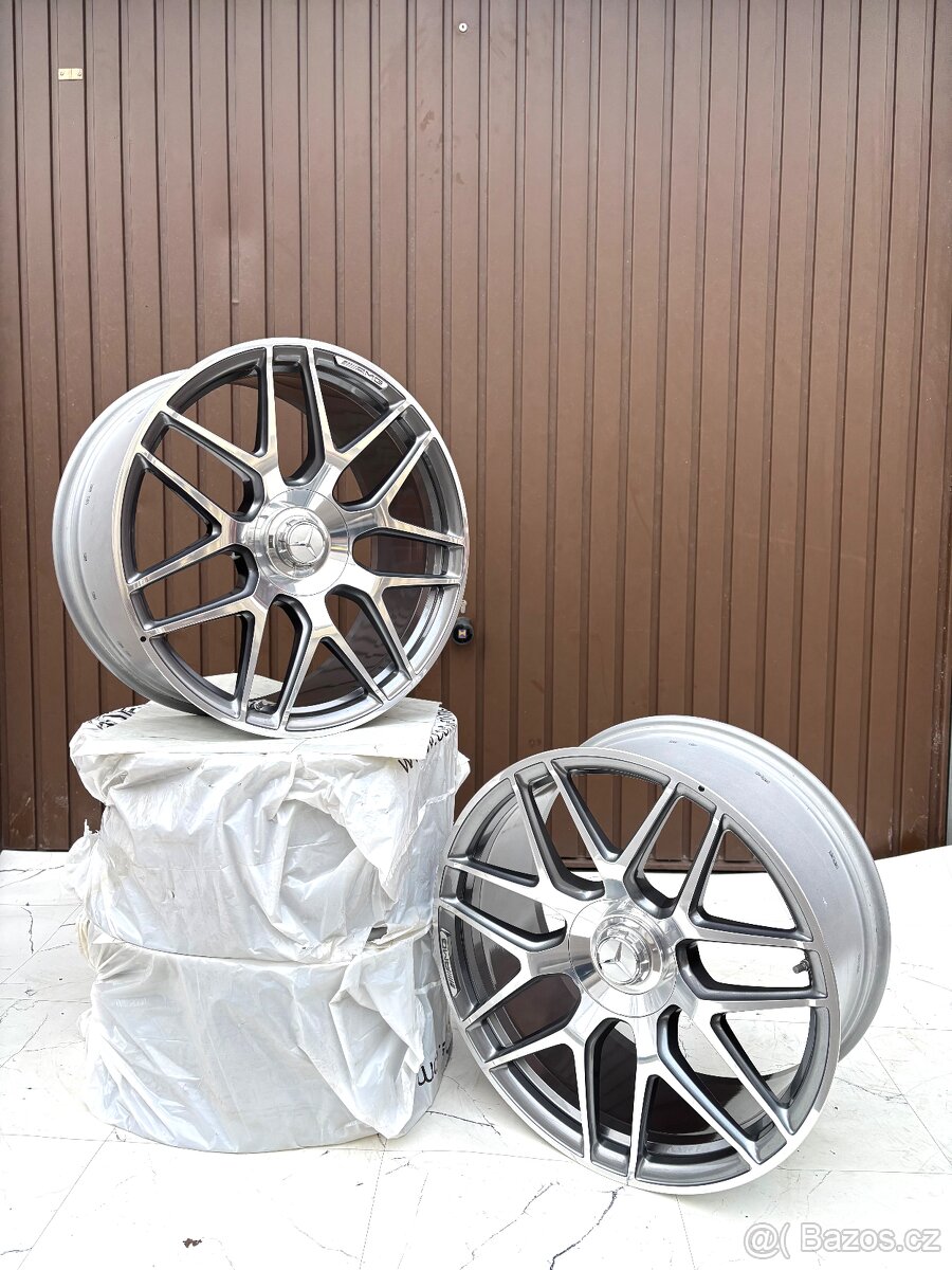 G63 AMG 22 5x130 Mercedes G63 AMG Šedivý