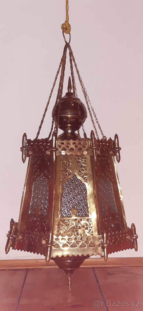 Starožitná masivní mosazná zdobená lampa