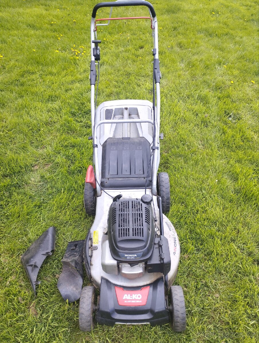 Sekačka s pojezdem AL-KO 520BR-H