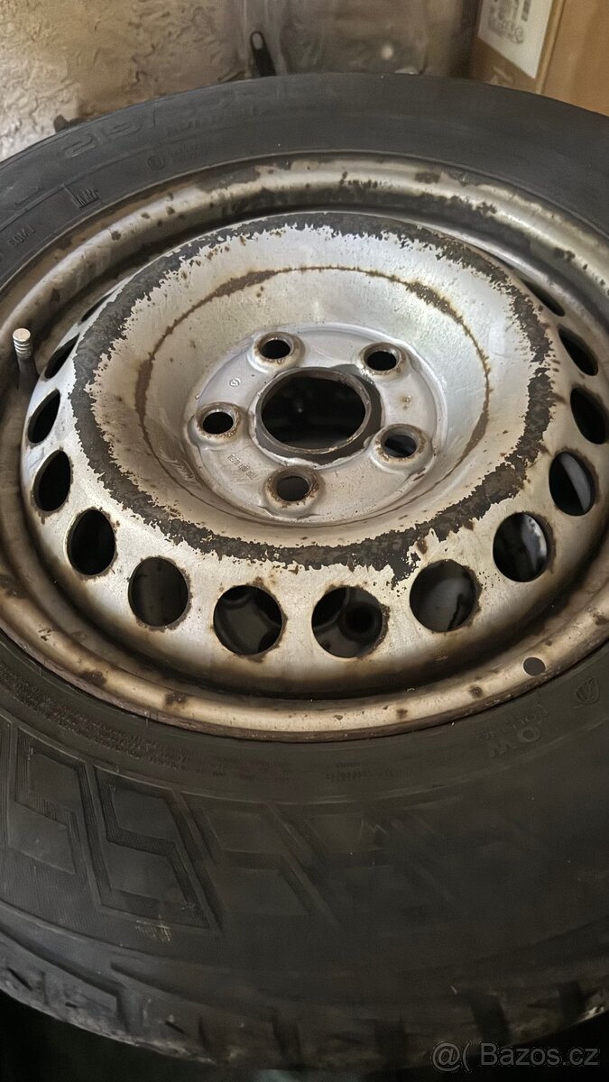 VW T5 kola 16’ sada + zimní pneu Nokian
