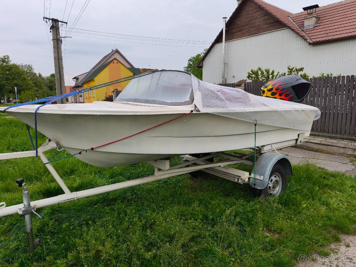 motorový člun + vozík za auto