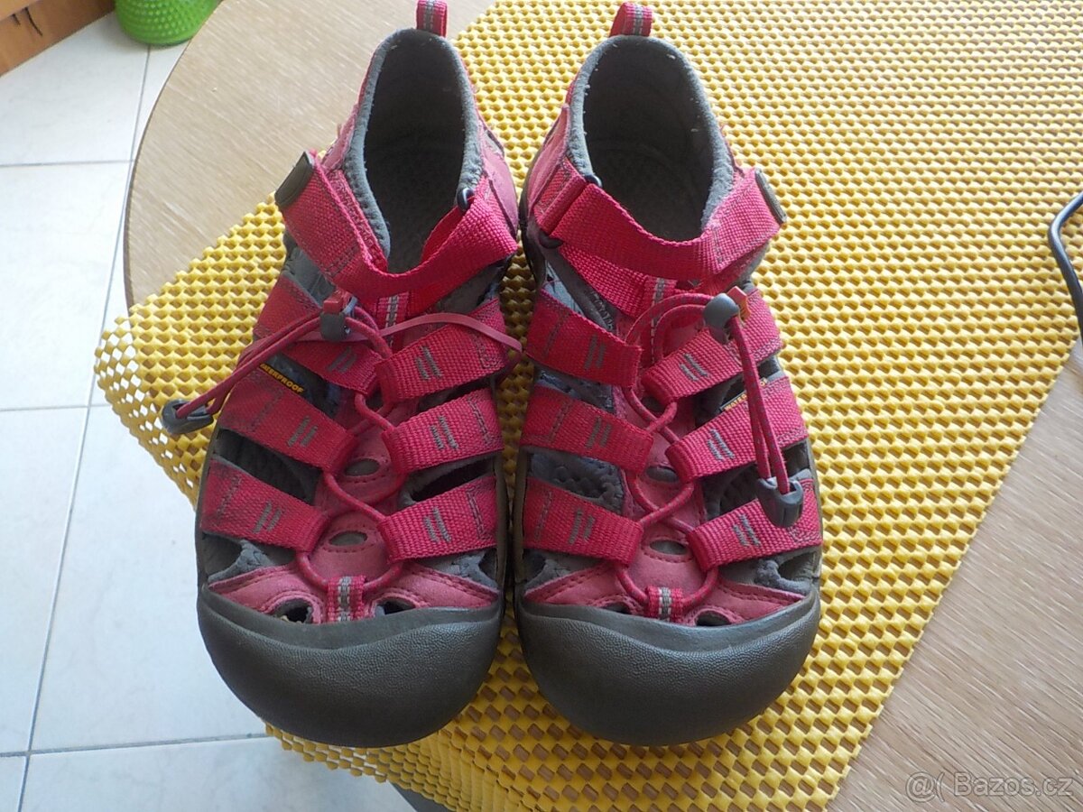 Keen sandaly vel37