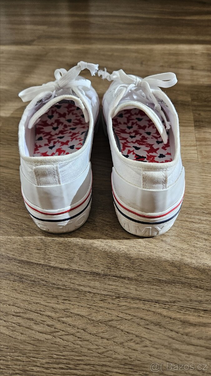 Bílé tenisky TOMMY JEANS