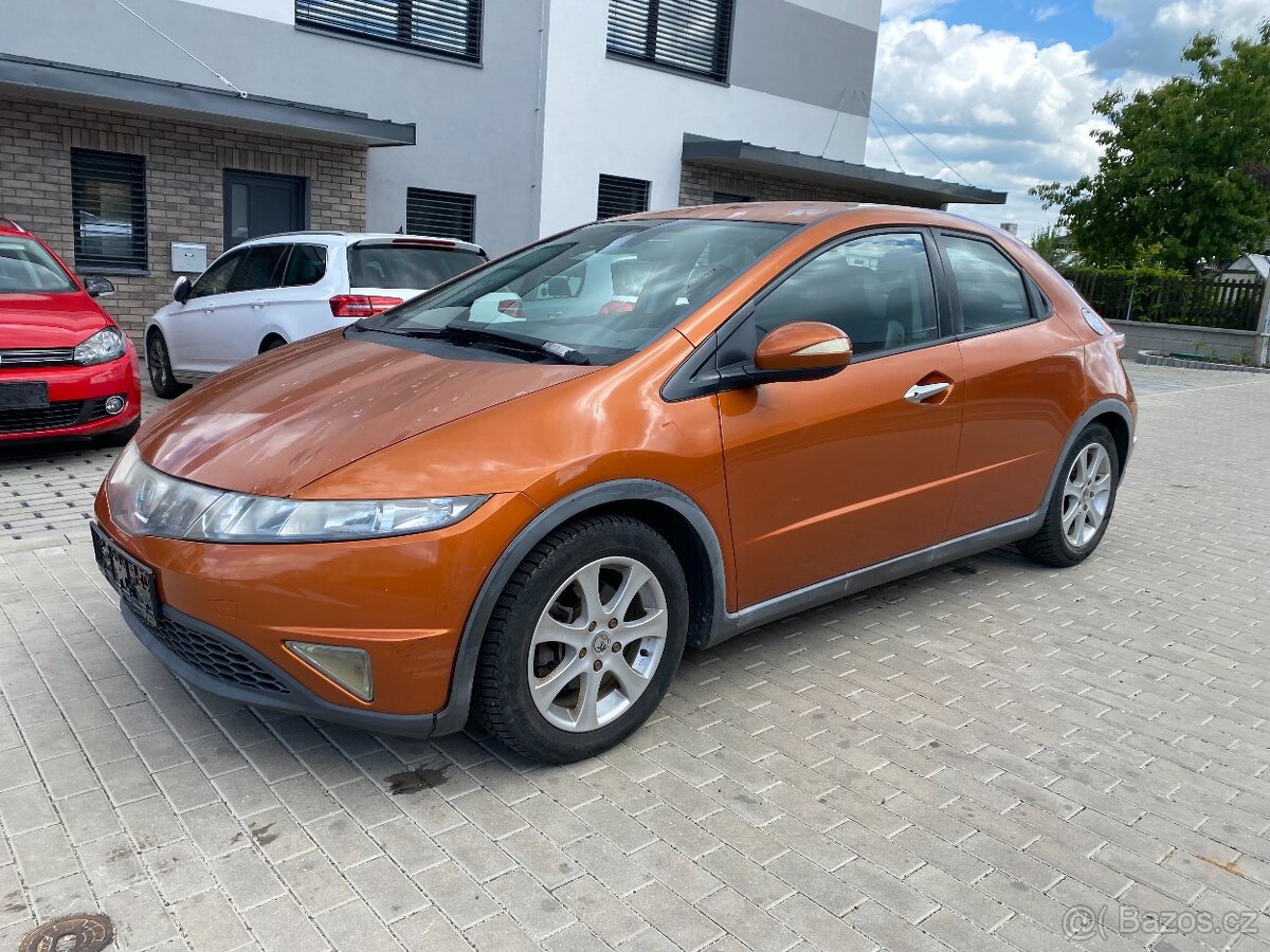Honda Civic 1.4i, 61 kW, r. 10/2008, klima, ALU, nová STK