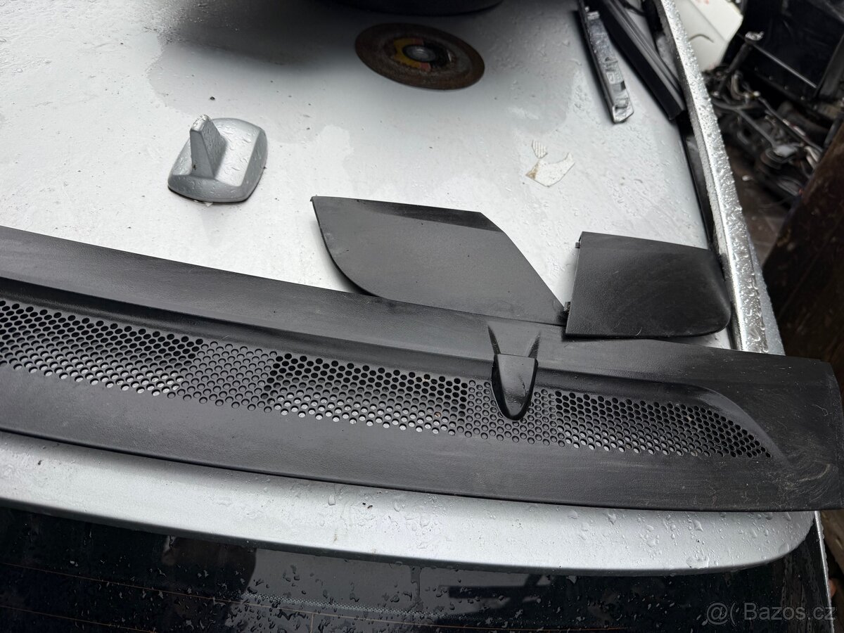 Plastová lišta na kapotu Mercedes w245 w169 a-class b-class
