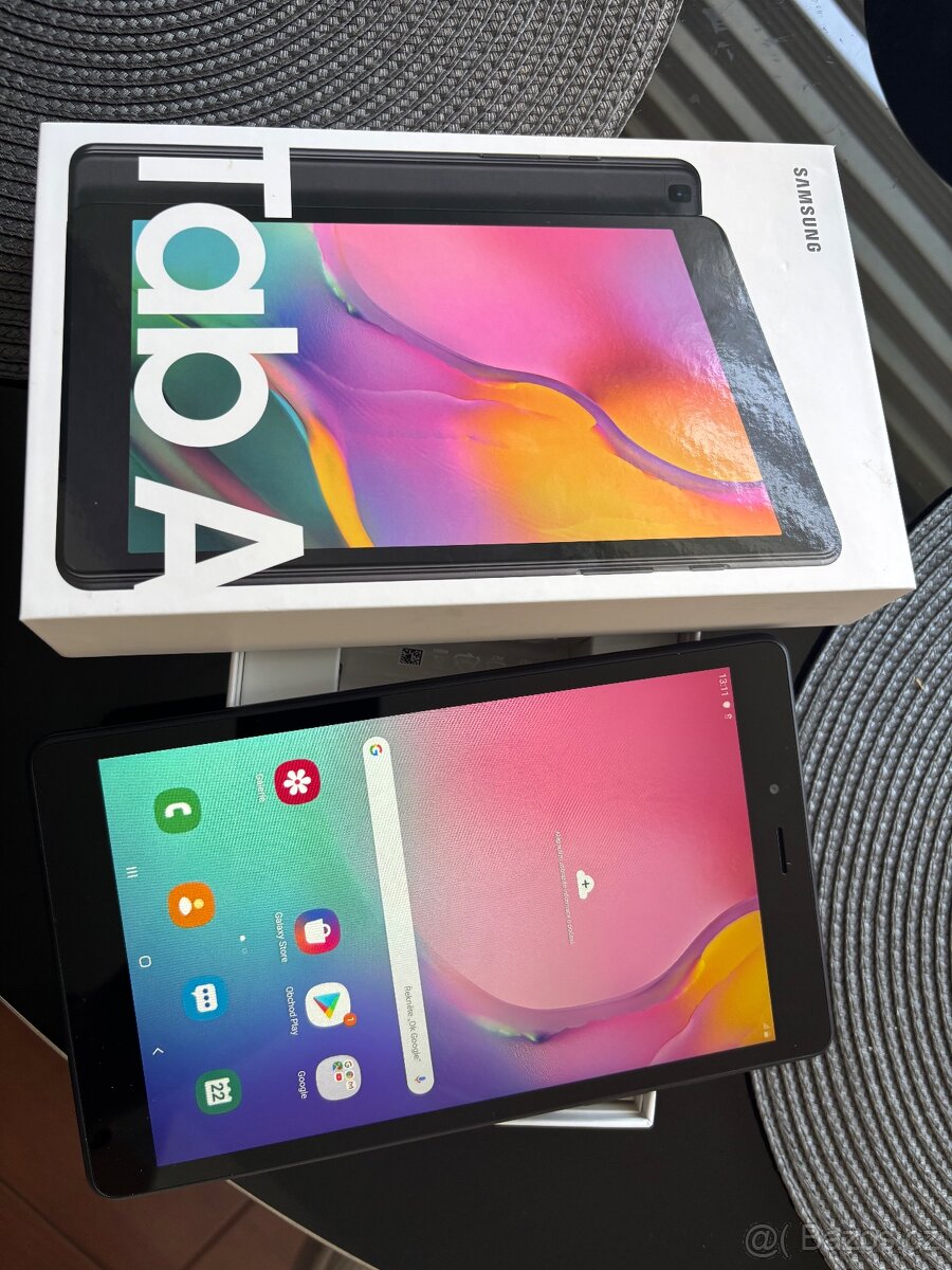 Tablet Samsung Tab 8“- stav jako nový