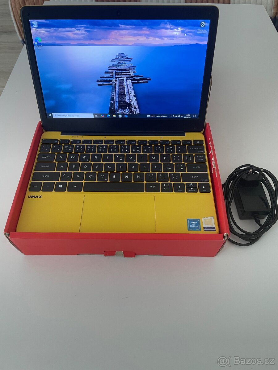 UMAX VisionBook 12Wa
