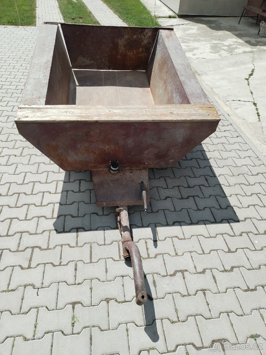 Kovový vozík