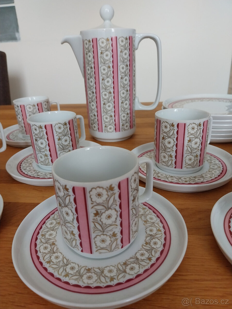 Čajová porcelánová souprava ze 70tých let, kompletní