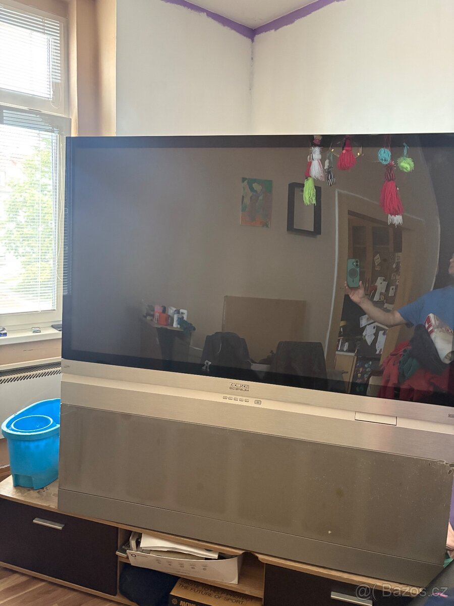 Thomson velká televize a běžecký pás daruji za odvoz