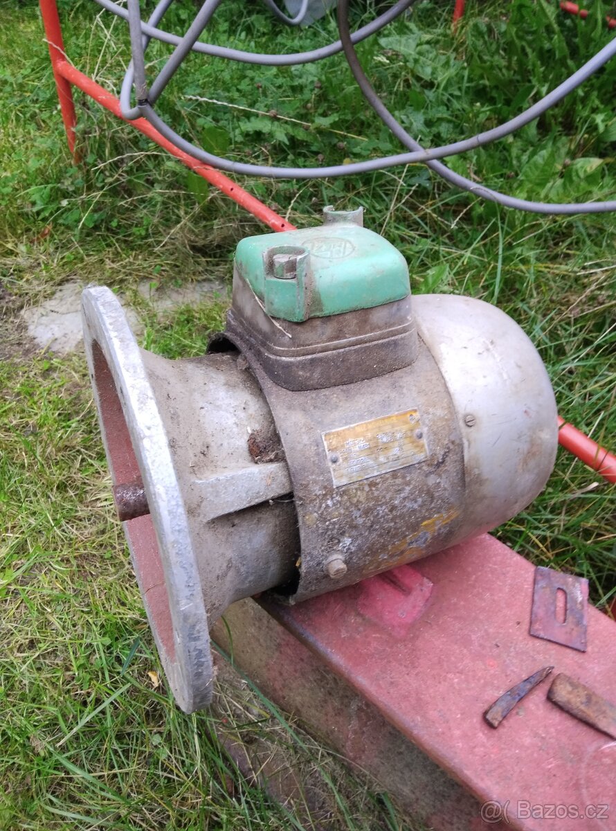 Elektromotor přírubový