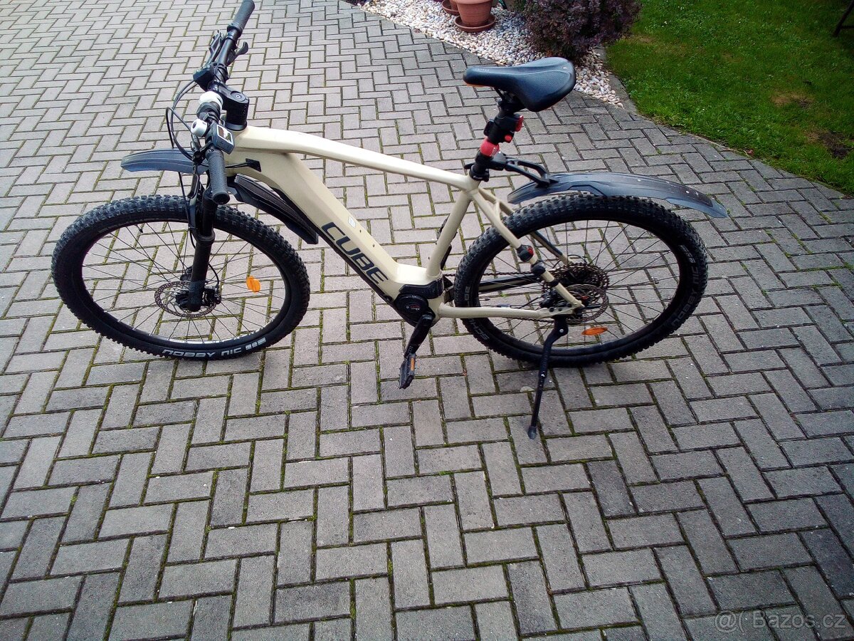 Prodám horské elektro kolo CUBE 29 " HYBRID