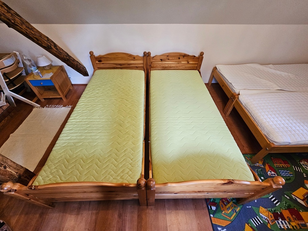 2 komplet lůžka 90 x 200 - cena za kus rám rošt matrace