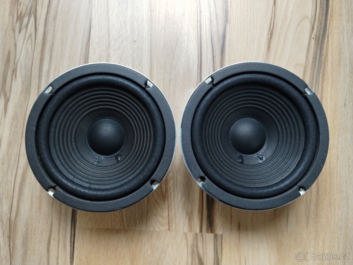 Středobasové 6.5" reproduktory Akai