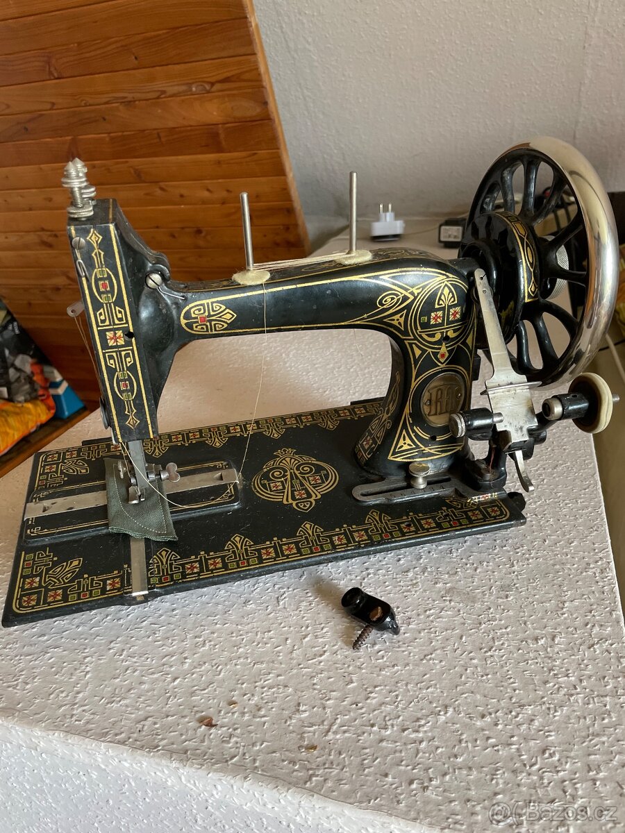 Starý šicí stroj