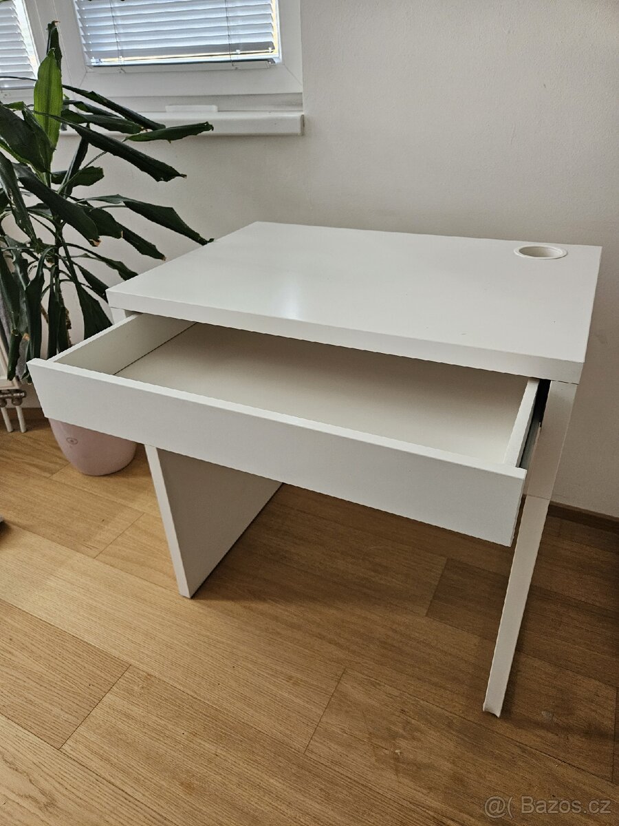 Psací stůl IKEA