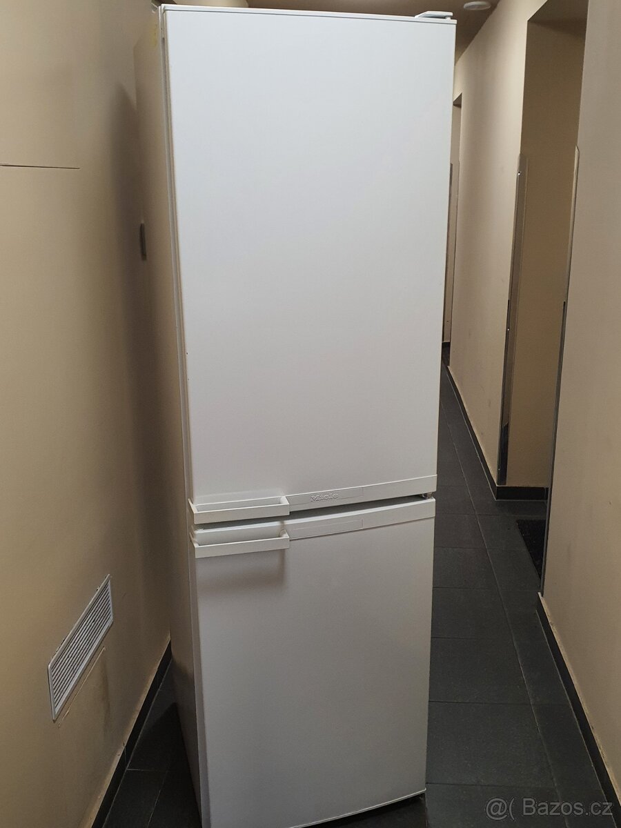 MIELE A++ pěkná TOP úsporná lednice s mrazákem