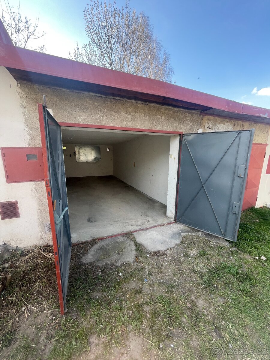 Pronájem zděné suché garáže 21 m2