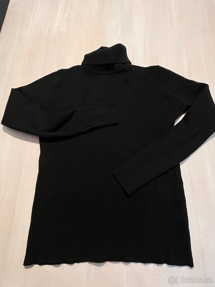 Dámský černý rolák M