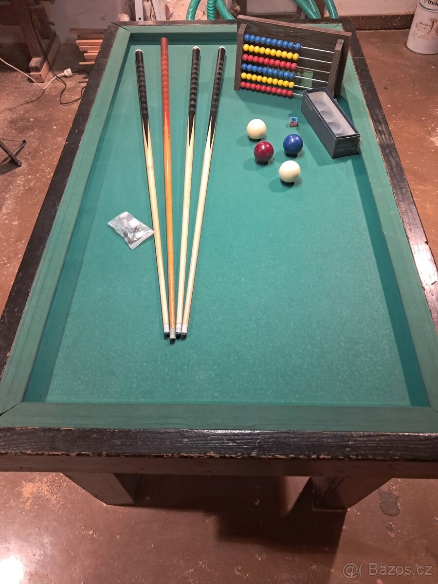 Kulečníkový stůl