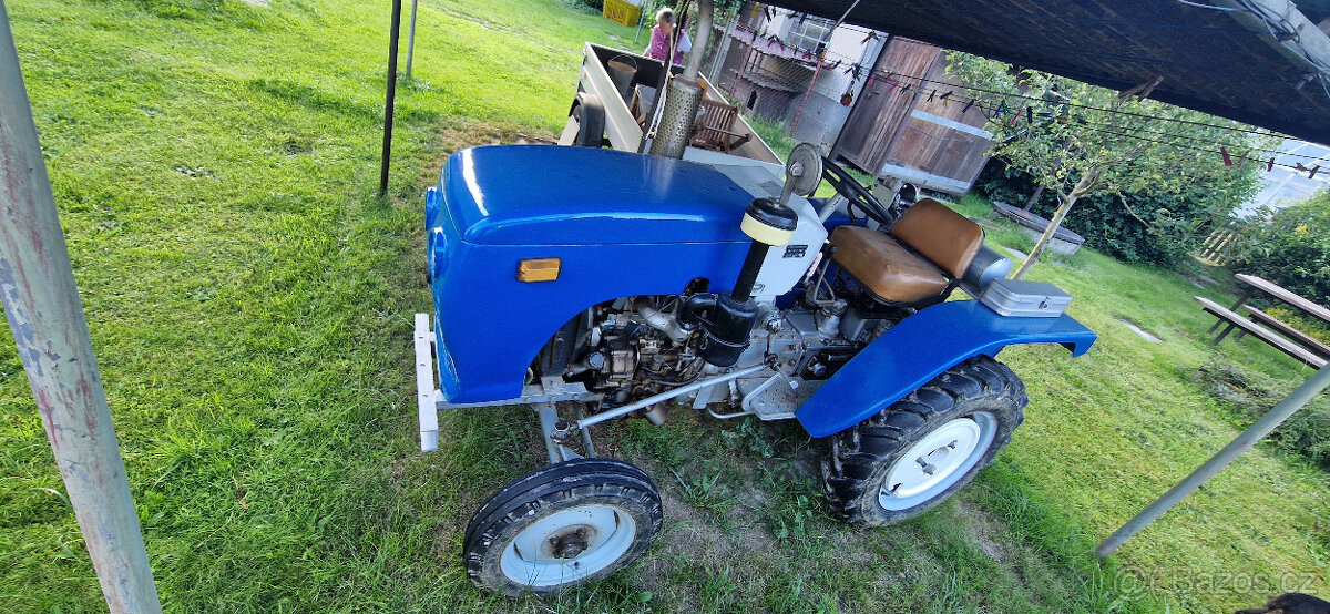 Malotraktor YTO DFH-180 traktor