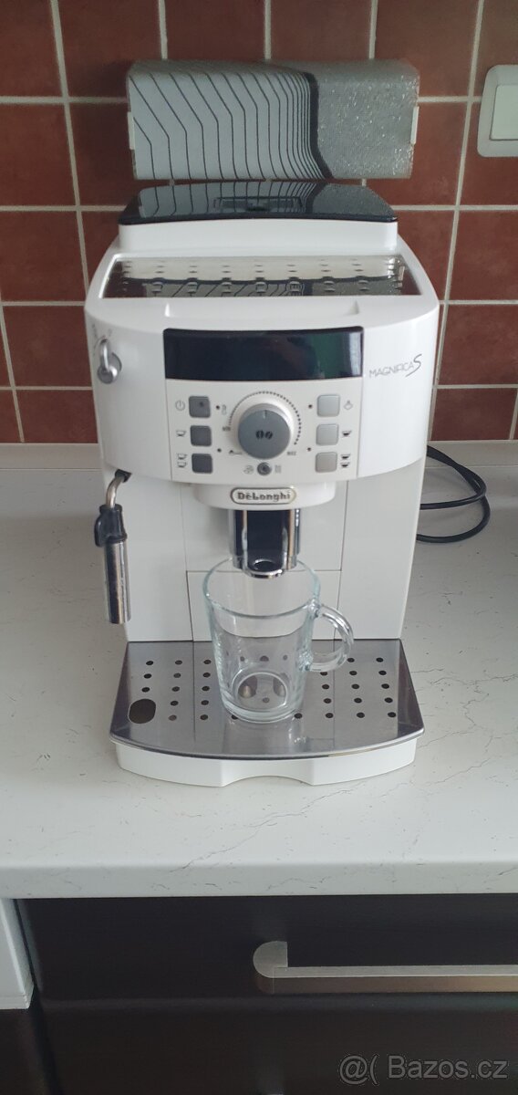 Kávovar Delonghi Ecam 2211