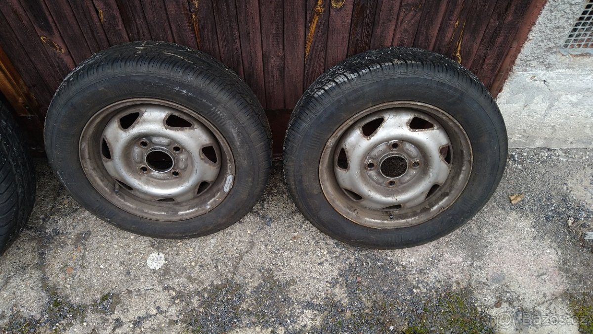 Prodám 2ks disku s pneu R13 na Ford ,4x108,zánovní pneu
