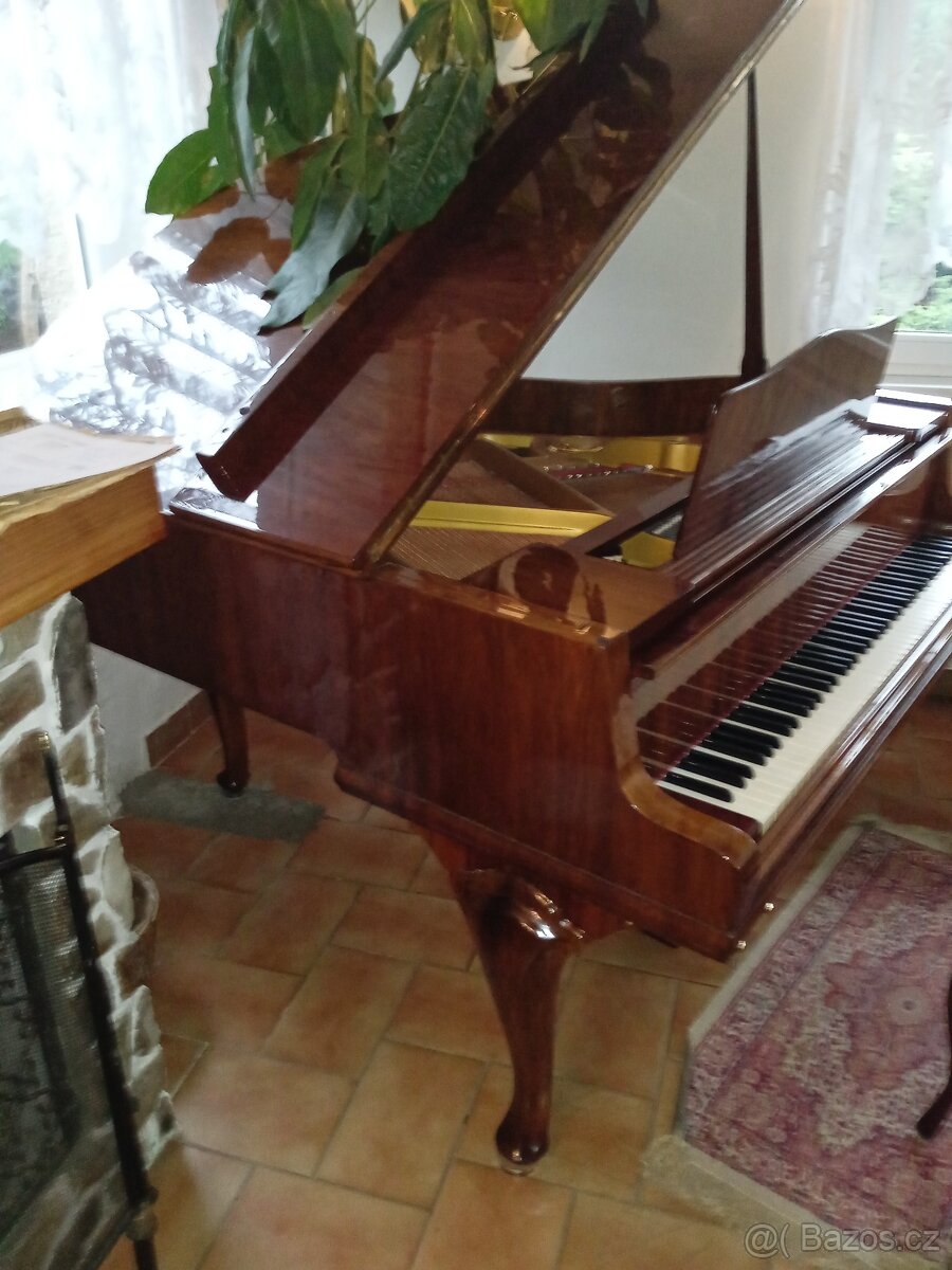 Klavír křídlo Petrof model V, Baroko Gavota Chippendale