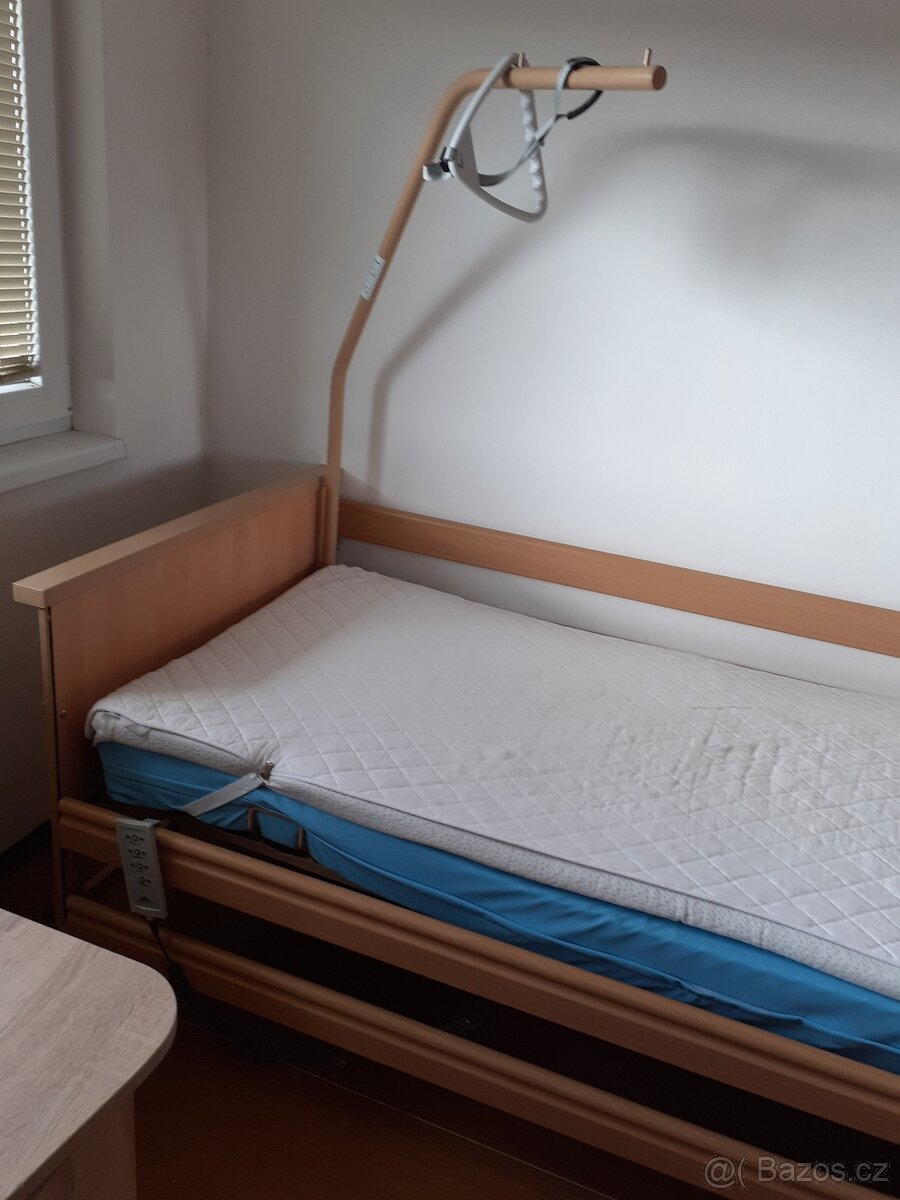 Zdravotní polohovací postel LINET