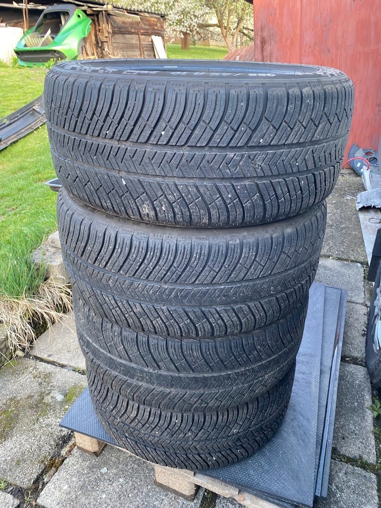 255/45/19 - zimní pneu Michelin