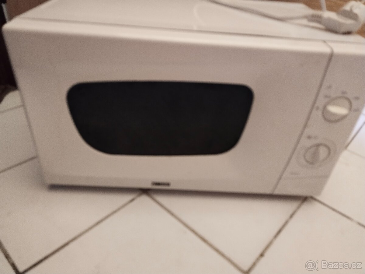 Mikrovlnná trouba Zanussi