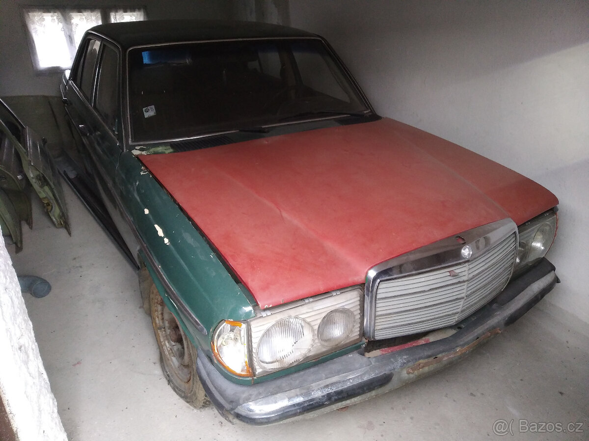 Dva kusy mercedes w123 na náhradní díly