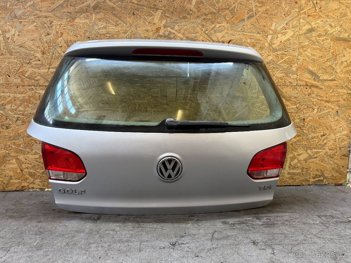 Zadni pate dvere kufr Vw Golf 6 stribrne