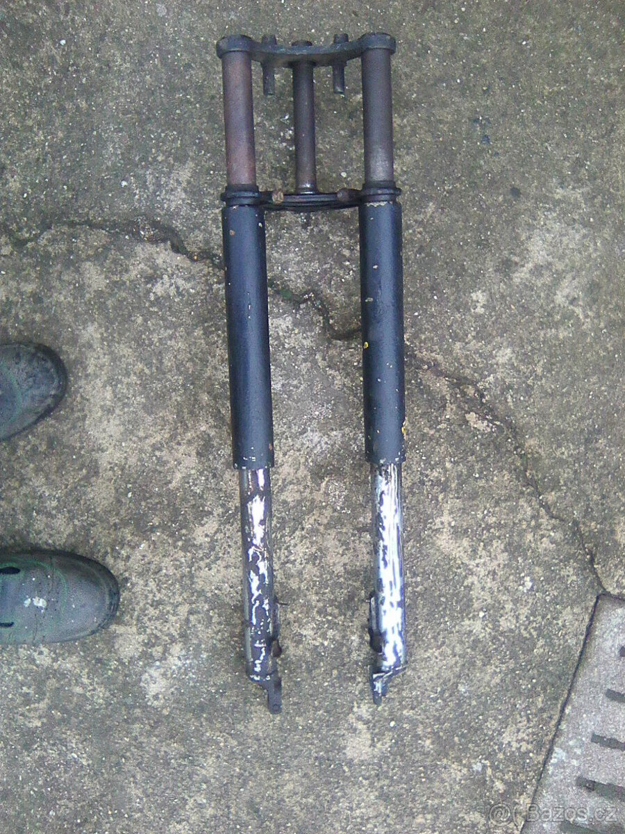 Jawa 250/350 Panelka - p.vidle,kola,skoro nová rozeta,karbur