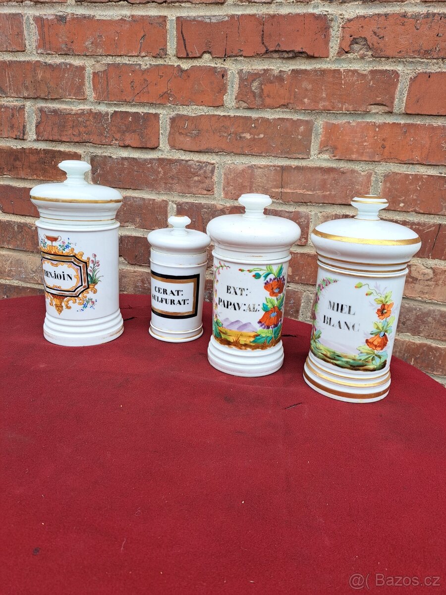 Porcelánové barokní lékárnické dózy