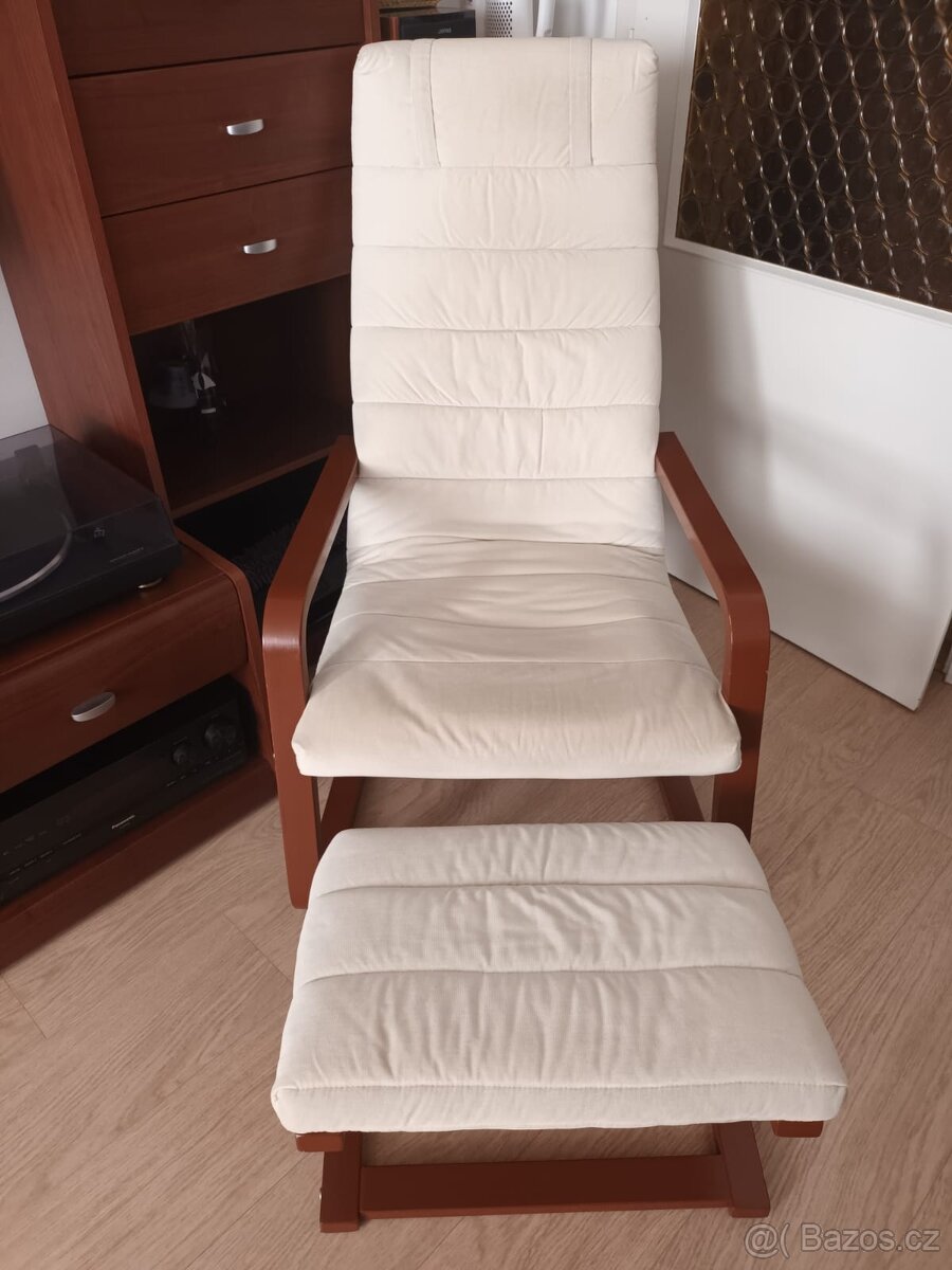 Houpací křeslo IKEA s podnožkou a podhlavníkem