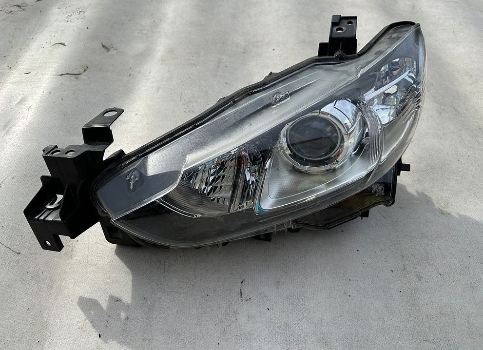 Mazda 3 BM, levé přední světlo