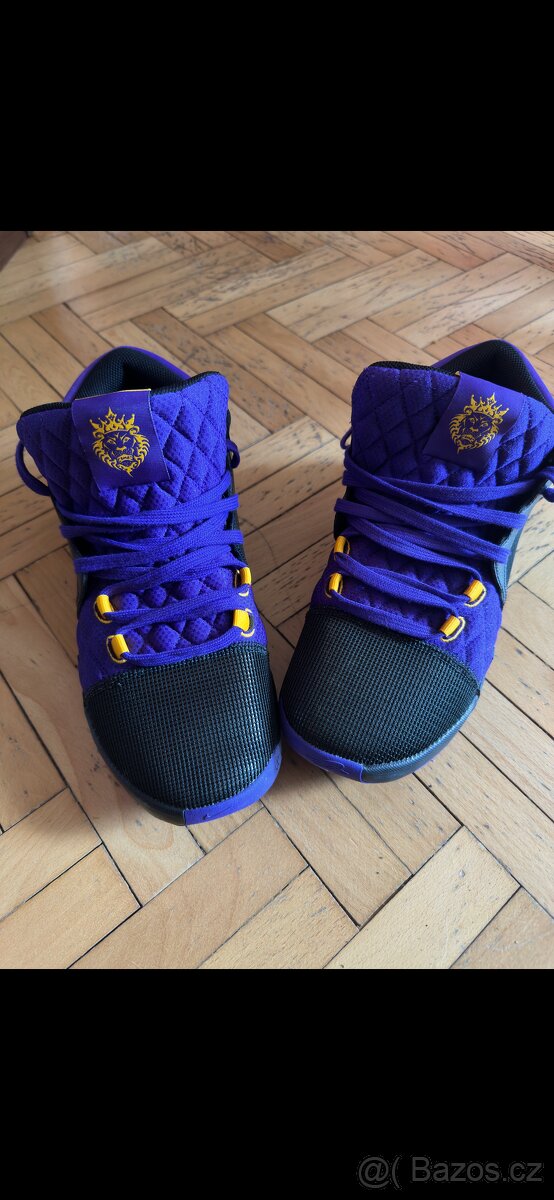 Nike LeBron Witness 8 Lakers