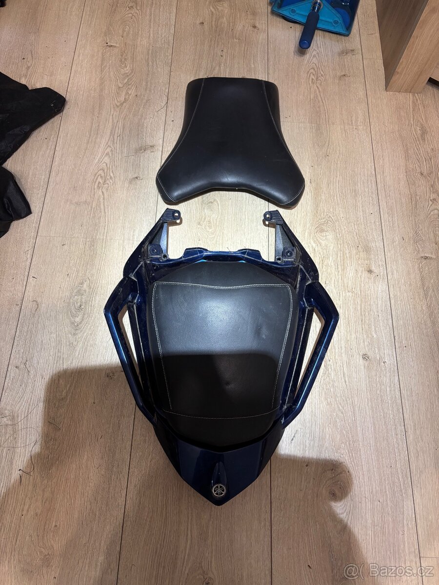 Podsedadlovy plast s madlama na yyamaha Fz1 Fazer 06-