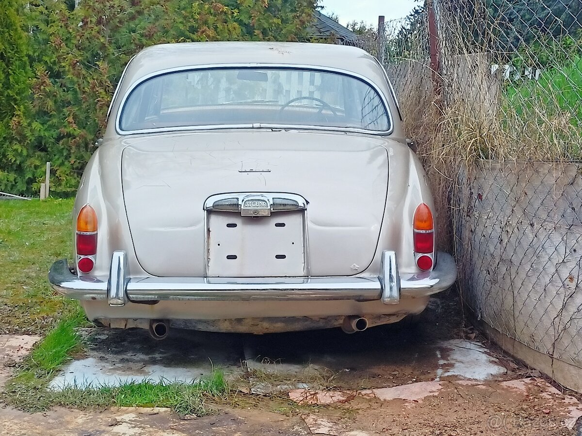 Víko kufru z Jaguaru S-type