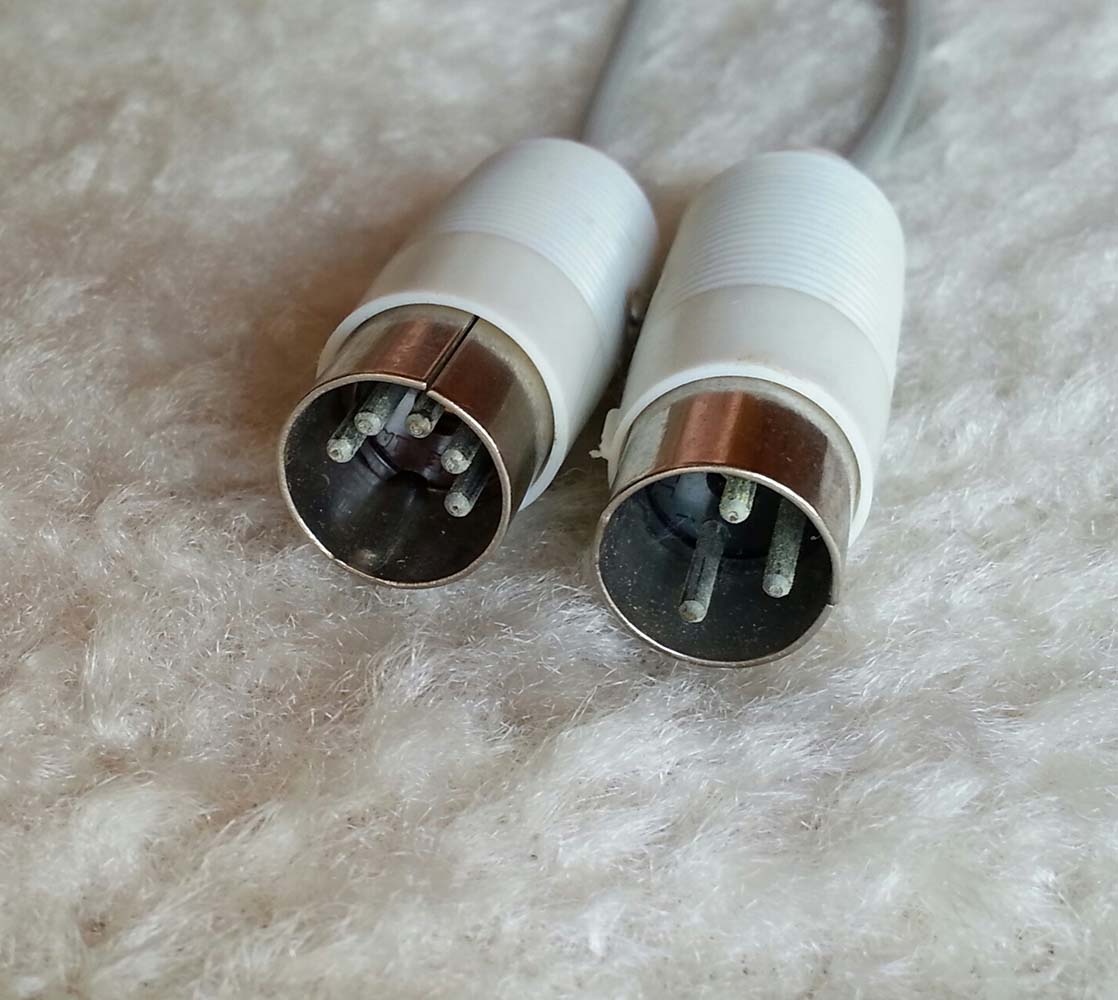 Kabel Tesla DIN