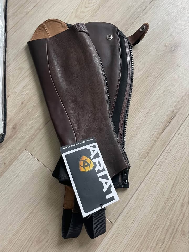 Chapsy ARIAT – hnědé, vel. XS – NOVÉ